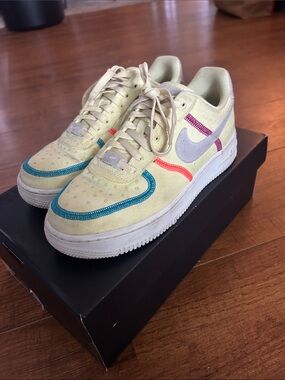 Nike Air Force 1 07 LX  Sneakers in Lime yellow